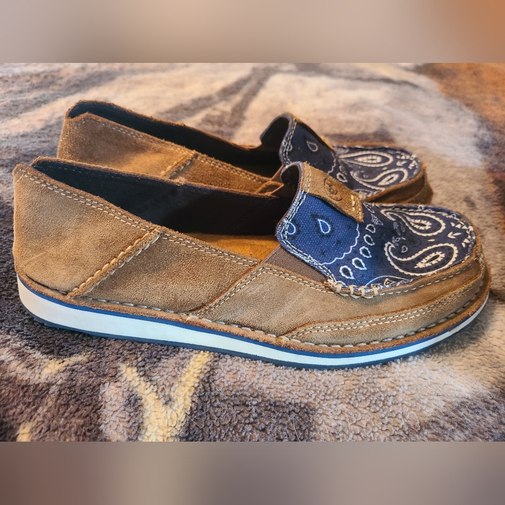 Womens Paisley Ariat Cruisers Size 8.5